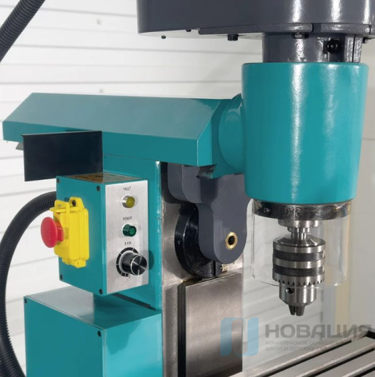 Универсальный фрезерный станок