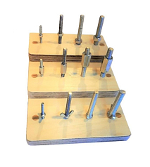 Тренажер с гайками для развития моторики пальцев рук