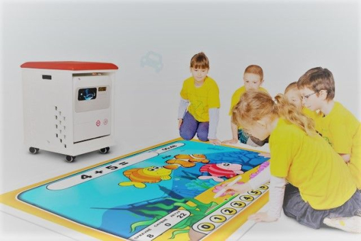 Проецирующая интерактивная тумба