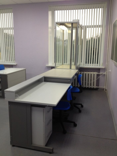 Стол лабораторный-учительский с полкой